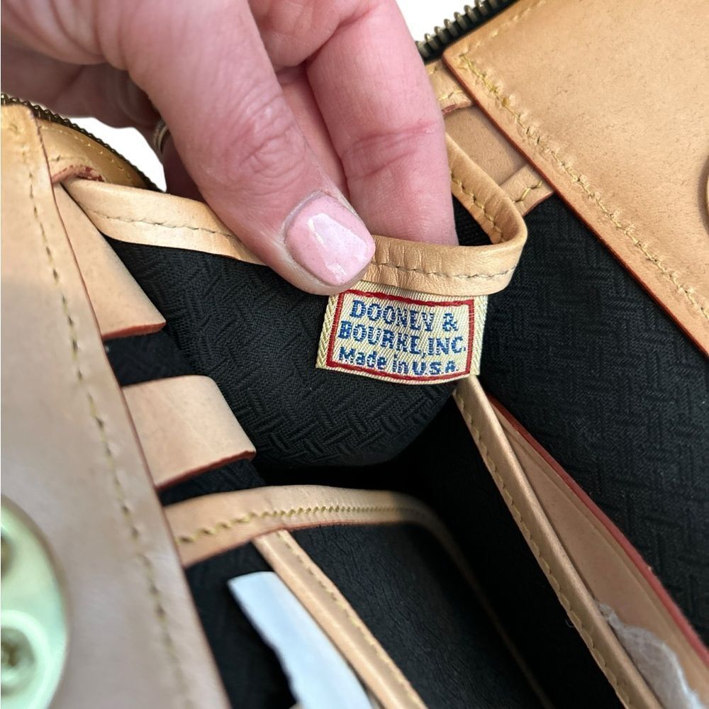 Vintage Dooney & Bourke Black Canvas & Naked Tan Leather East West‎ Carpet Bag - Picture 13 of 15